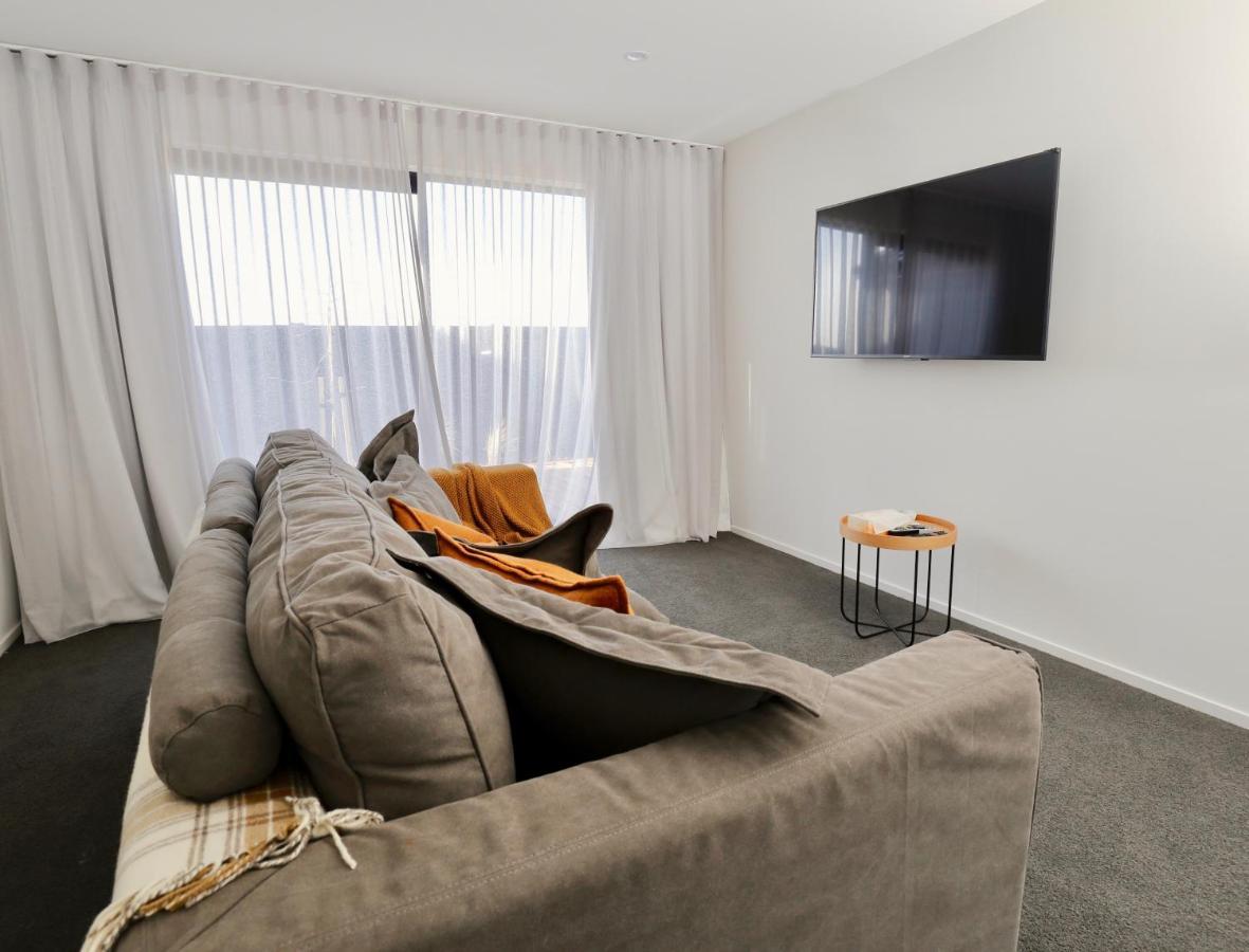 Lake House - Te Anau Holiday Home المظهر الخارجي الصورة