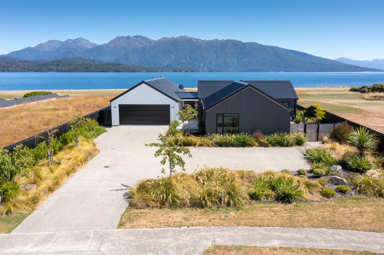 Lake House - Te Anau Holiday Home المظهر الخارجي الصورة